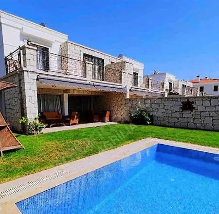 Alacati Da 3+1 Havuzlu Hotel *