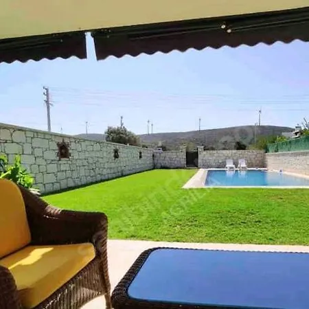 Alacati Da 3+1 Havuzlu Hotel *